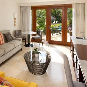  Honeymoon Beachfront Two Story One Bedroom Butler Villa Suite with Tranquility Soaking Tub