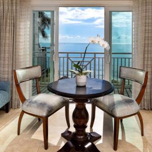 Paradise Honeymoon Beachfront Grande Luxe Club Level Room