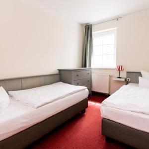 Two-Bedroom Apartment (2-4 Adults)