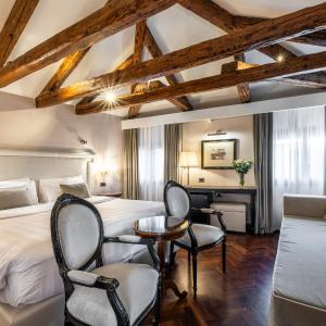 Junior Suite with Canal View
