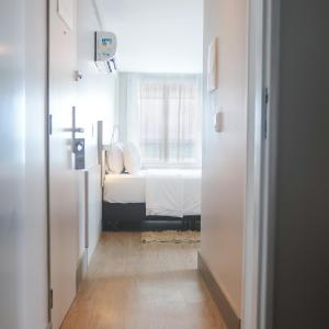 Deluxe Triple Suite with Queen Bed