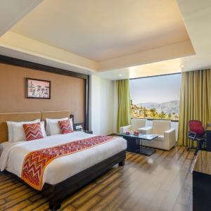 Valley View Room
