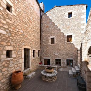 Premier Courtyard View