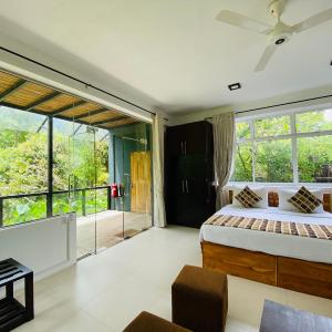 Mountain View Garden Suite, Family