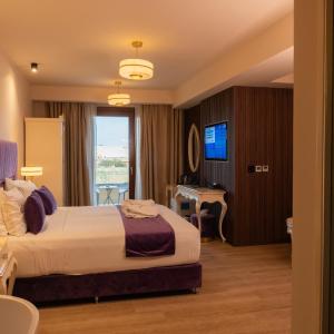 Deluxe King Suite
