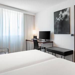Family Twin Suite with Three Twin Beds