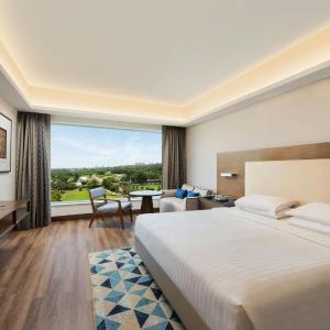 Guest room, 1 King Bed, City View