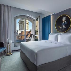 Luc Queen Room with Balcony