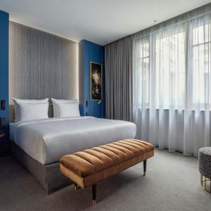 Luc King Room