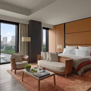 Deluxe Room with One King Bed and City View (Free Mini-bar soft drinks & beers + 1.9 mi pick-up or drop-off service + Berluti shoe shinning & pressing service)