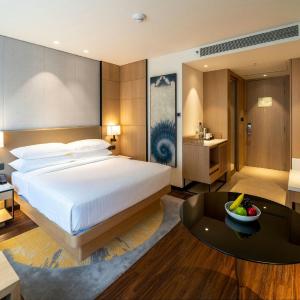 Deluxe King Room with City View - 20% Discount on F&B and Laundry Service