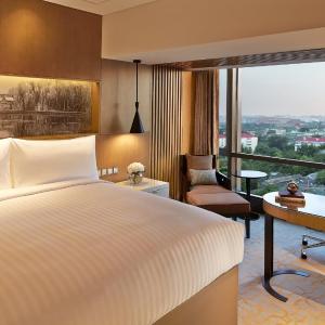 Club King Room with Lounge Access - Afternoon tea + Happy hour + Drink time 