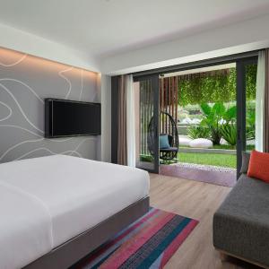 Aloft Garden Terrace, 1 King Bed (maximum capacity 3 adults) with FREE Fun Activities