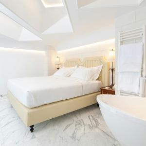 One-Bedroom Bi-Level Suite with Sea View