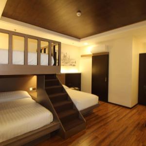 Deluxe Double Room (2 Adults + 1 Child)