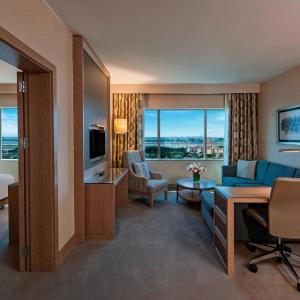 Polat Suite, Club lounge access, Suite, 1 King