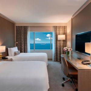 Executive Twin Room with Sea View and Club Lounge Access