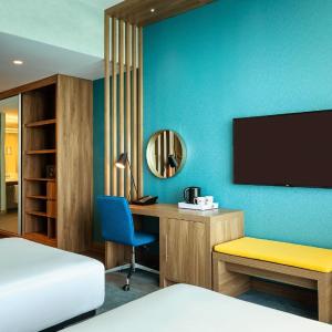 Aloft Sea View Twin Room with Balcony including 20% off F&B, Spa & Abra Boat Tour Discount	