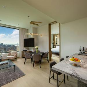 One-Bedroom King Penthouse - High Floor