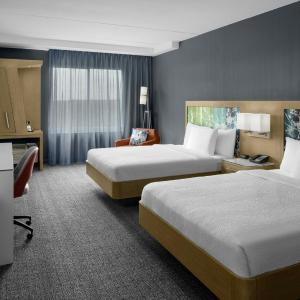 Studio with Two Queen Beds
