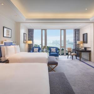 Deluxe river view room, 2 queen