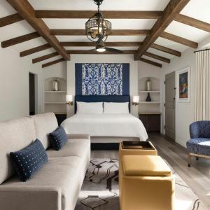 King Suite (No Resort Fees)