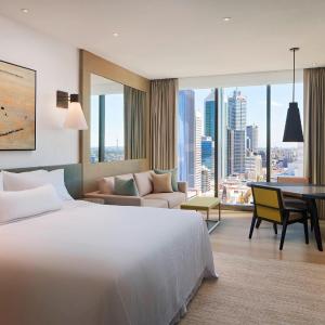 Club King Room with City View