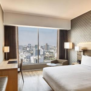 City Deluxe, Deluxe Guest Room, 1 King, City view