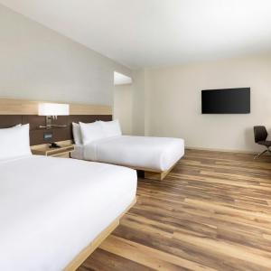 Queen Room with Two Queen Beds, City View and Bathtub - Mobility Access/Hearing Accessible