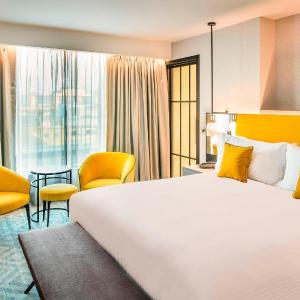 Executive guest room with king bed