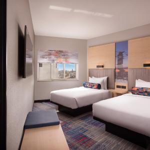 Aloft Twin Room with City View