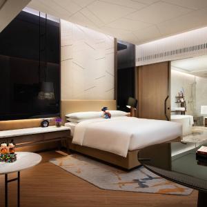 Club Room with King Bed and Concierge Lounge Access