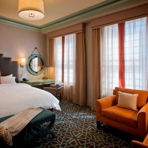 Deluxe King Room with Whirlpool and City View