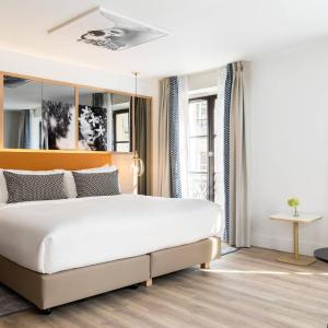 Parisian Corner Suite with Breakfast