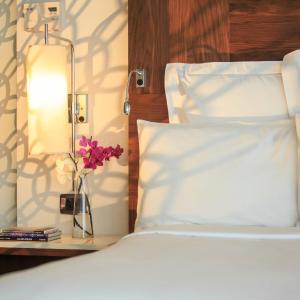 Club Level Madison Suite with King Bed and City View