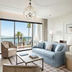 One-Bedroom Junior King Suite - Seafront