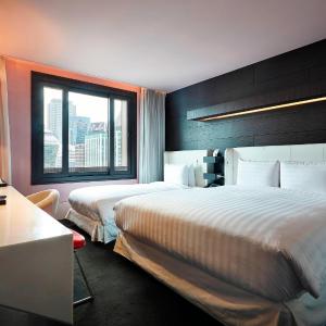 1 Twin Bed and 1 King Bed, Deluxe Guest room