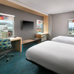 Larger Queen Room with Two Queen Beds and Dual Aspect Windows