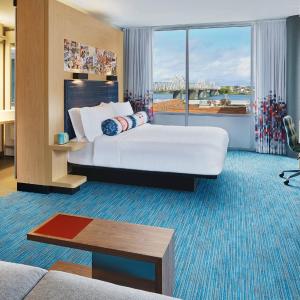 Larger High Floor King Room with Sofa Bed and Dual Aspect Windows