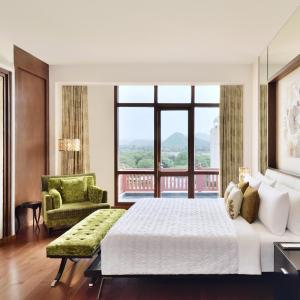 Deluxe Suite with Mountain View(20% discount on food and soft beverages, 20% discount on Spa,Buy 1 get 1 on select brands at Madeira bar between 4 pm - 10 pm)
