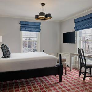 Editor's Queen, Guest room, 1 Queen, Corner room, High floor