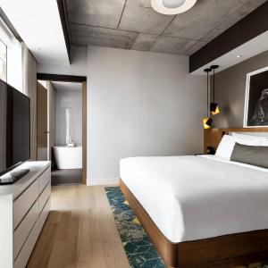 One-Bedroom Haiku King Suite with Living Room and Sofa Bed