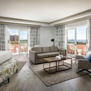 One-Bedroom King Studio Suite with Resort View, Corner, Balcony - Tower
