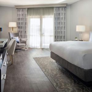 Premium One King Room, Baloncy, Upper Floor, with Bay View - Tower