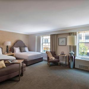 Double Room with Two Double Beds and Adapted Tub - Mobility Accessible