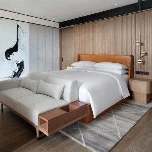 One-Bedroom Ambassador Suite - Club Lounge Access