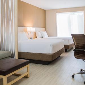 Queen Room with Two Queen Beds and Lake View