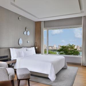 Suite Room, 1 King, Lake view with Curated high-tea experience & enjoy 10% discount on F&B and Spa