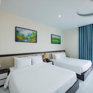 Family Room with Side Sea View