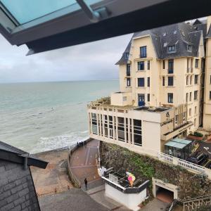 Comfort Twin Room with Side Sea View
